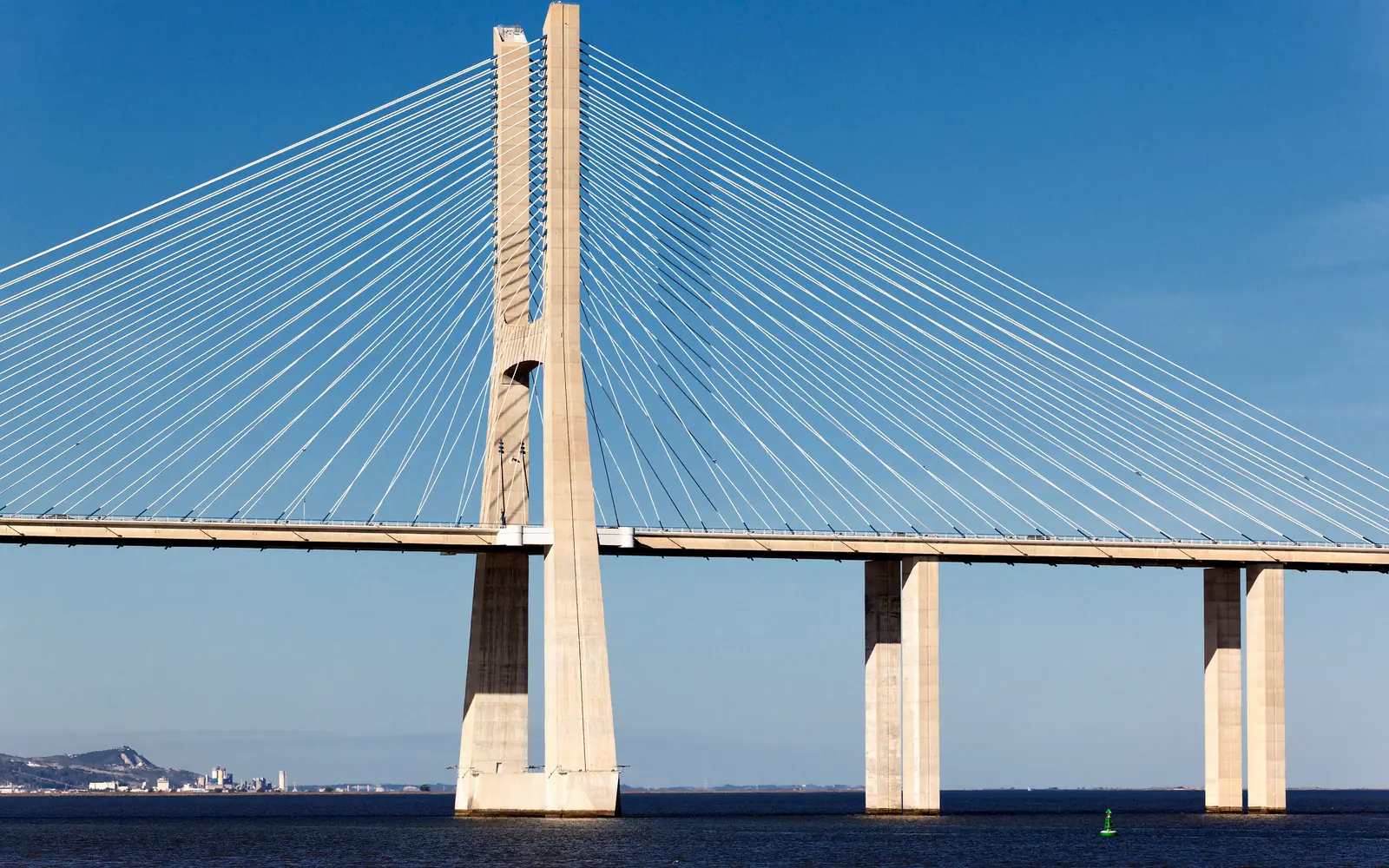 Puente Vasco da Gama sobre el Tajo, en Lisboa